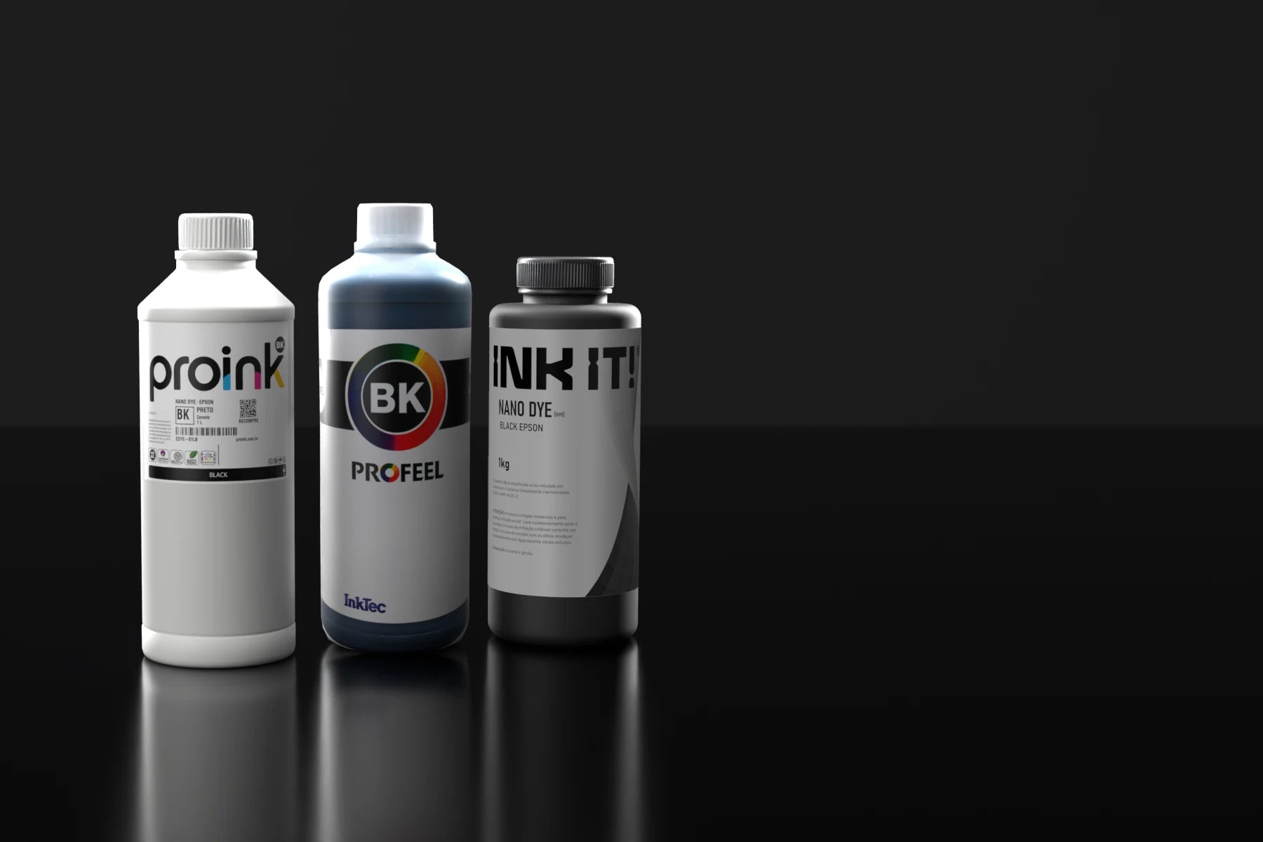 Garrafas de tinta Proink, InkTec e INK IT! num palco escuro; a tampa da Proink abre e aparecem as vantagens